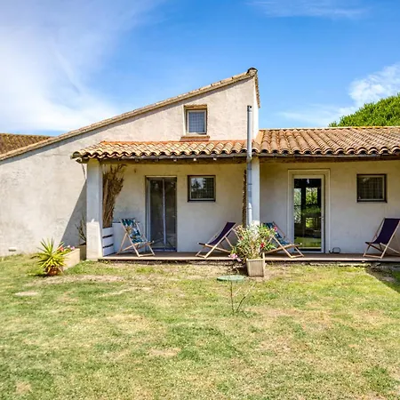 Mas Des Cypres-ensemble De 4 Mazets Holiday home Saintes-Maries-de-la-Mer